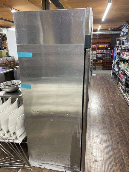TURBO AIR REACH IN REFRIGERATOR APPROX. 6FT TALL 4FT WIDE