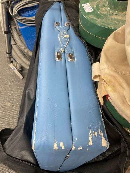 USED BLUE MASSAGE TABLE