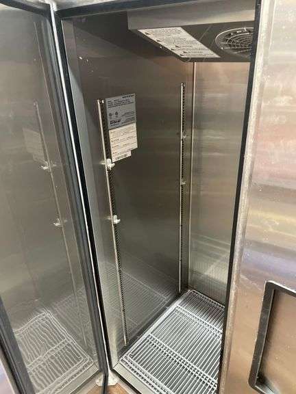 TURBO AIR REACH IN REFRIGERATOR APPROX. 6FT TALL 4FT WIDE