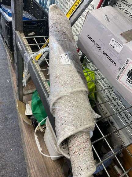 AREA RUG