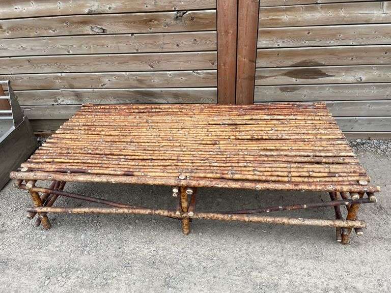 APPROX. 6 X 3FT WOODEN SITTING BENCH
