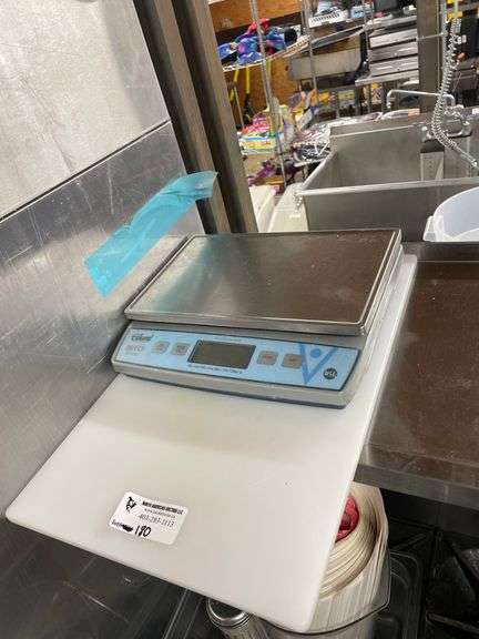 CUTTING BOARD AND SCALE