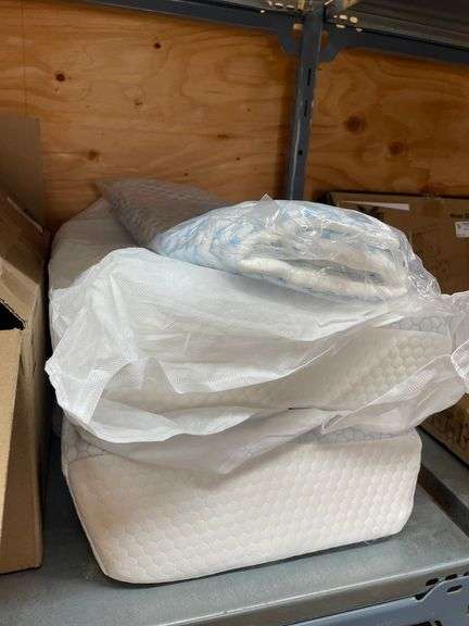2PCK. PILLOWS