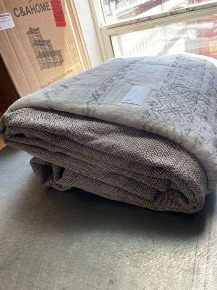 AREA RUG