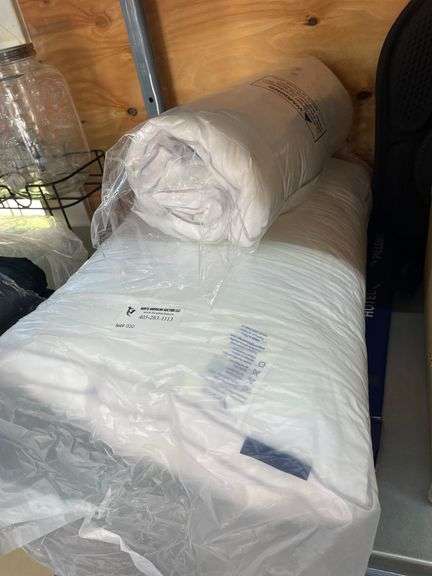 2PCK. PILLOWS