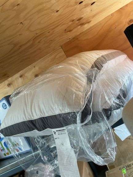 2PCK. PILLOWS