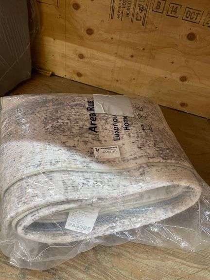 AREA RUG