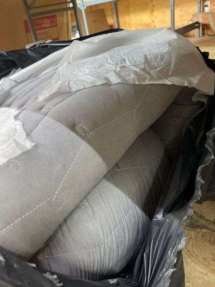 MATTRESS OR MATTRESS TOPPER / FOAM MAT LARGE