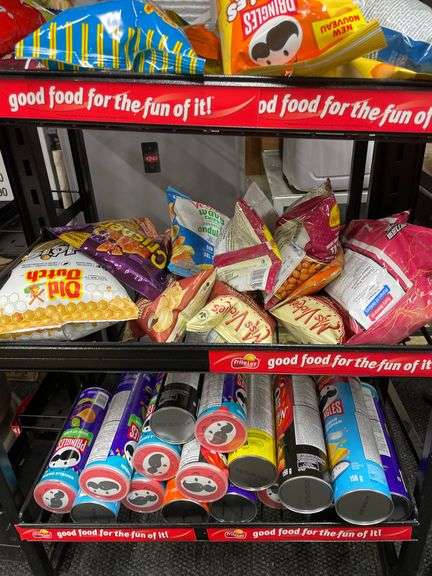 SHELF ON WHEELS WITH ASSORT. CHIPS / SNACKS