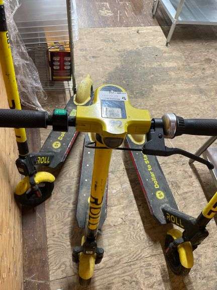 PUSH BUTTON ROLL SCOOTER WITH CHARGER WORKING UNIT