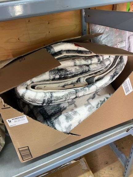 SOFT PATTERNED AREA RUG