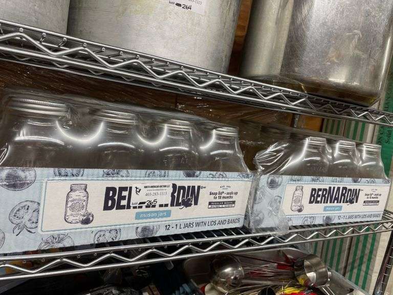 GLASS MASON JARS W/LIDS