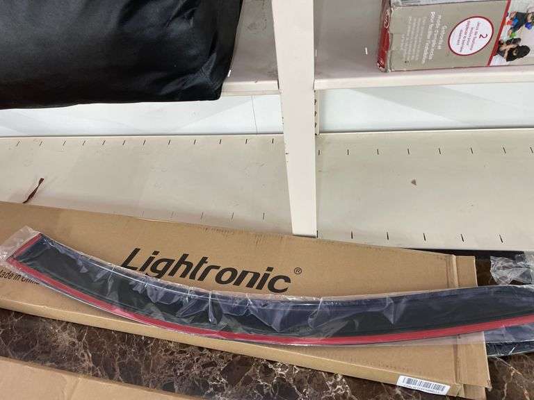 LIGHTRONIC SIDE WINDOW DEFLECTORS