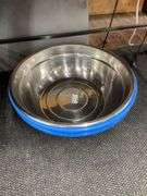 2 XL S.S BOWLS & 2 XL BLUE STRAINERS