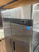 TURBO AIR REACH IN REFRIGERATOR APPROX. 6FT TALL 4FT WIDE