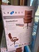 BLACK MESH ROLLING OFFICE CHAIR IN LAZBOY BOX