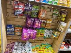 DISPLAY SHELF DOUBLE SIDED W/CONTENT ASSORT. SNACKS