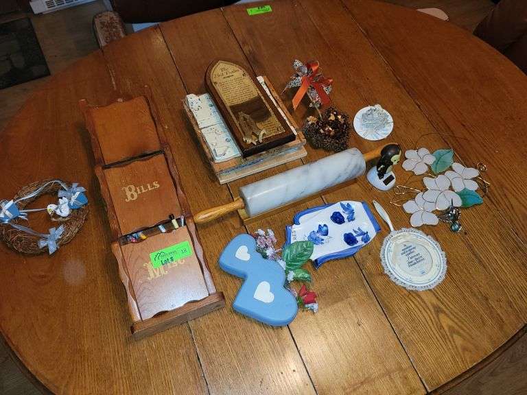 Various Wall Decor in Kitchen