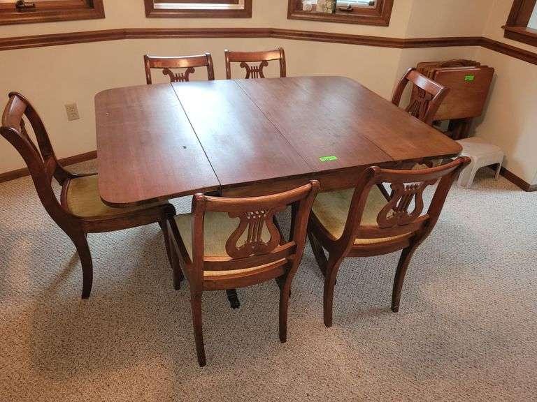 Antique Duncan Phyfe Dining Table with 6 Chairs