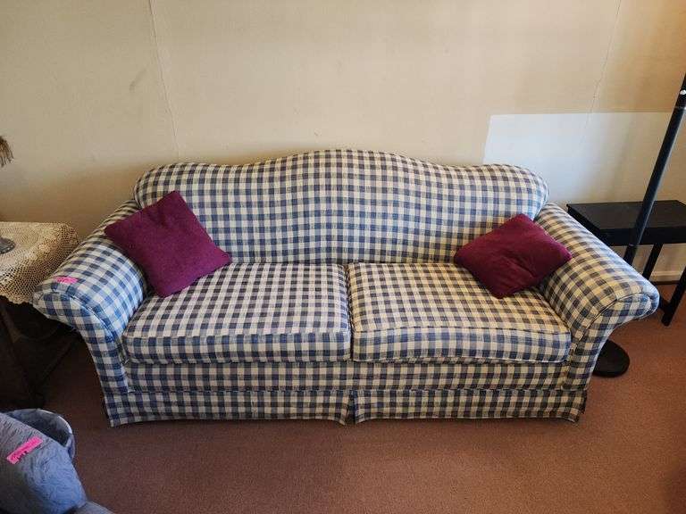 Gingham-Patterned Sofa/Couch. Frm