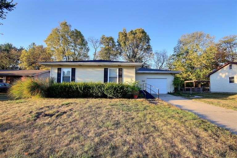 3 Bedroom Ranch with Fenced Yard in Great Community