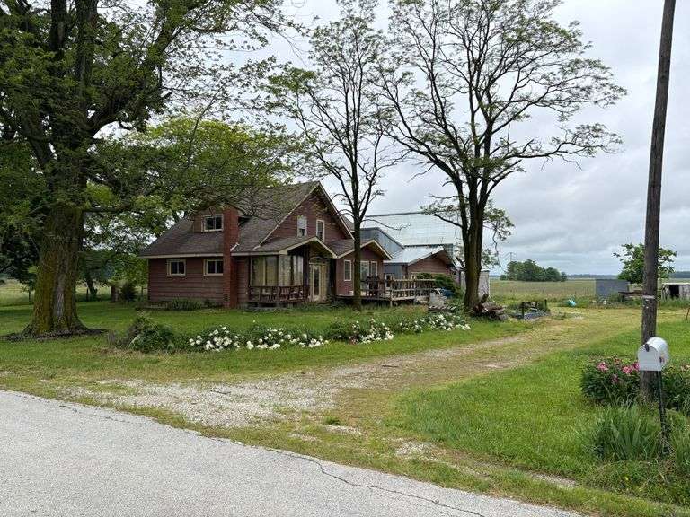 3 Bedroom Country Home on 2.9 acres with Great Potential 