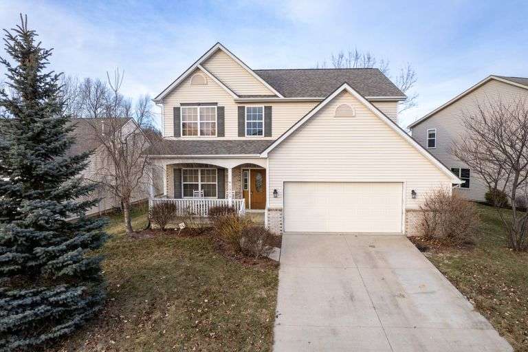 4 Bed / 3.5 Bath with Loft on Finished Basement backs up to Pond in Ravens Cove