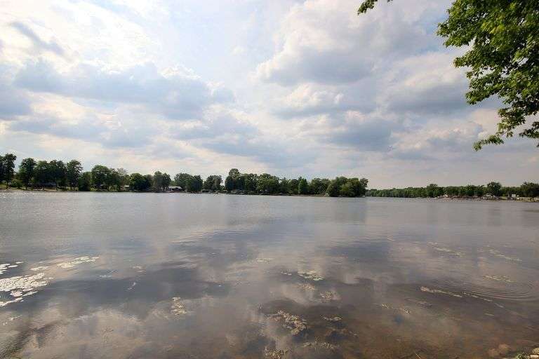 3 Bedroom Golden Lake Ranch Home with 117' of Waterfront