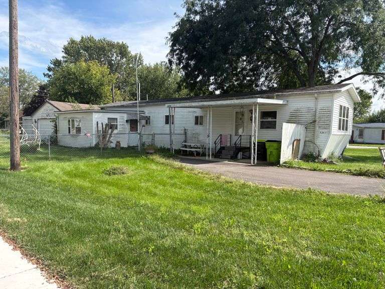 Affordable Investment Opportunity with 2 Bed Mobile Home, 3 Car Garage & City Lot