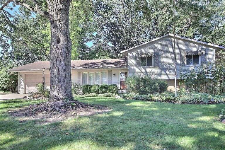 Tri-Level 3 Bed Home with Vaulted Family Room on Beautiful Tree-lined backyard
