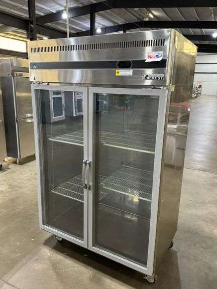 Everest Refrigeration ESGR2 49 5/8" Two Section Reach In Refrigerator