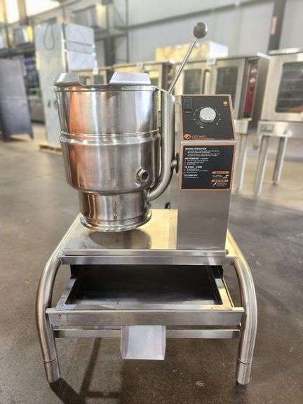 Groen TDB-24C 6 gal Steam Kettle - Manual Tilt, 2/3 Jacket, 208v/3ph.