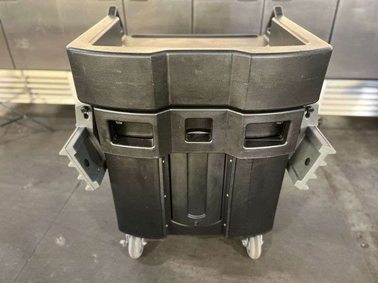 CAMBRO Versa Cart - With Dual Tray Rails, Standard Casters, Black

Ove