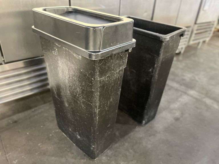 Bid X 2 Continental 23 Gal Wall Huggers