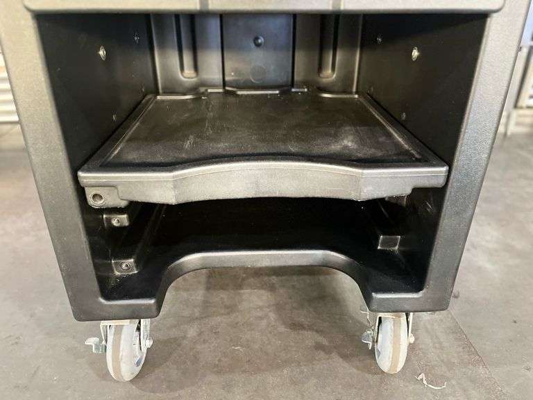 CAMBRO Versa Cart - With Dual Tray Rails, Standard Casters, Black

Ove