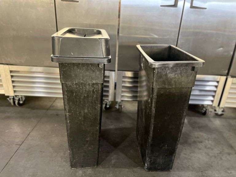 Bid X 2 Continental 23 Gal Wall Huggers