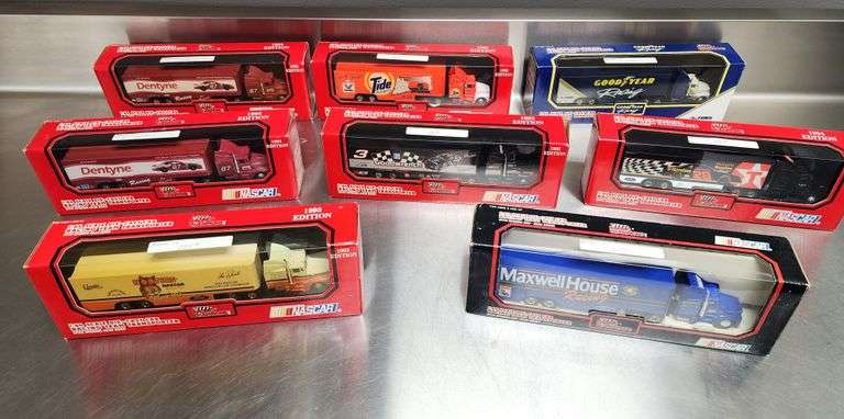 Bid x 8 Nascar Die Cast Racing Team Transporter