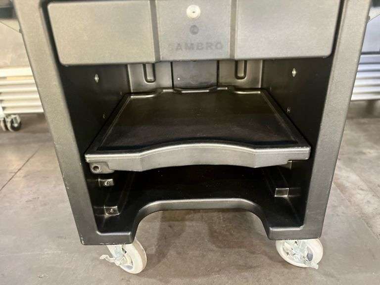 CAMBRO Versa Cart - With Dual Tray Rails, Standard Casters, Black

Ove