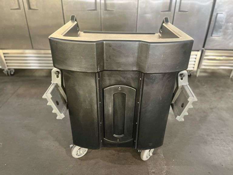 CAMBRO Versa Cart - With Dual Tray Rails, Standard Casters, Black

Ove