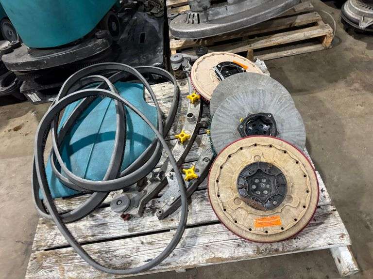 Lot of Sweeper/Scrubbers NEED WORK