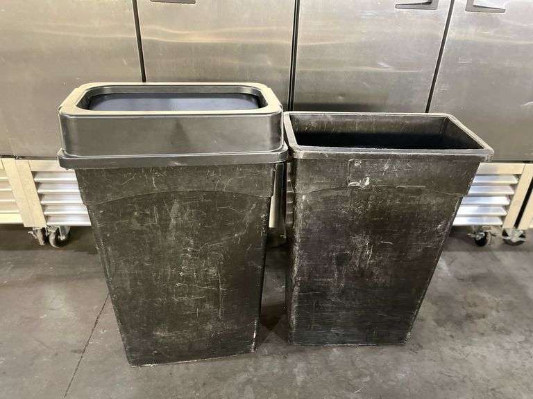 Bid X 2 Continental 23 Gal Wall Huggers
