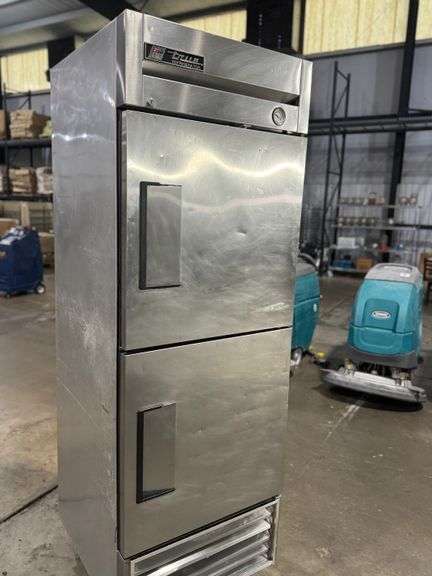 True T-23 Split Door Refrigerator 115 volt Cold!!!