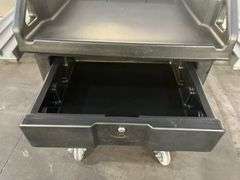 CAMBRO Versa Cart - With Dual Tray Rails, Standard Casters, Black

Ove