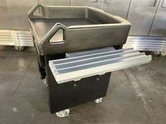 CAMBRO Versa Cart - With Dual Tray Rails, Standard Casters, Black

Ove
