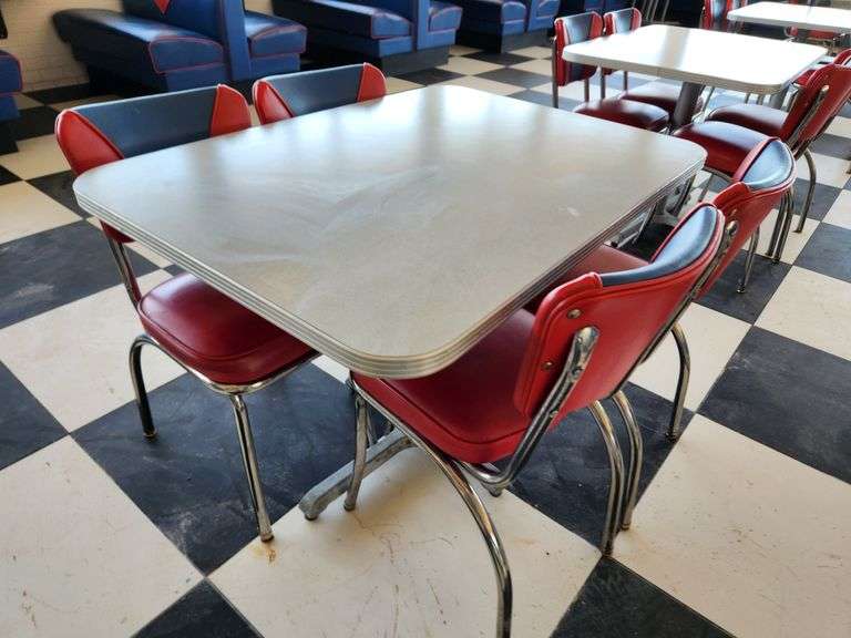 Retro 50s Diner Table & Chair Set β Chrome-Edge Classic!