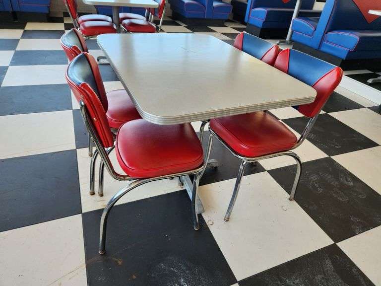 Retro 50s Diner Table & Chair Set β Chrome-Edge Classic!