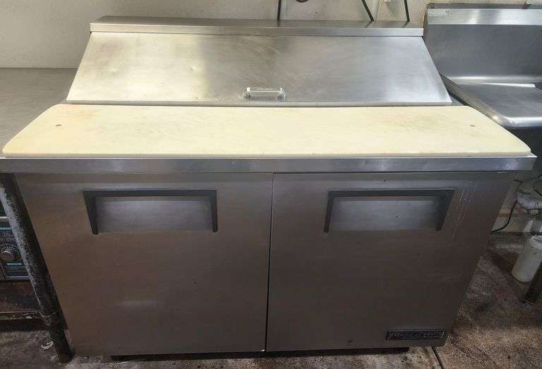48" TRUE TSSU-48-12 Refrigerated Sandwich Prep Table 115 v