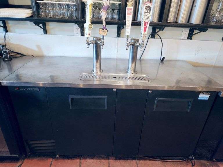 True TDD-3 Draft Beer Cooler β 69" Kegerator β 3-Door, 4-Tap System β 115V