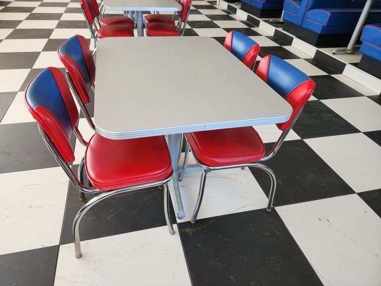 Retro 50s Diner Table & Chair Set β Chrome-Edge Classic!