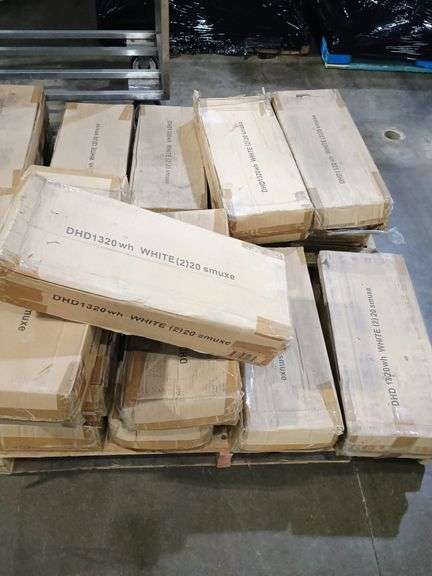 Bid x 14 NEW IN BOX DHD1320WH – Set of 2 White 20" x 6" x 3.5" Rustic Floating Wall Shelves